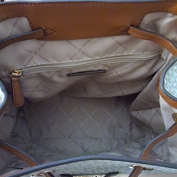 Michael Kors Bedford Legacy Medium Logo Backpack - Picture 8 of 10